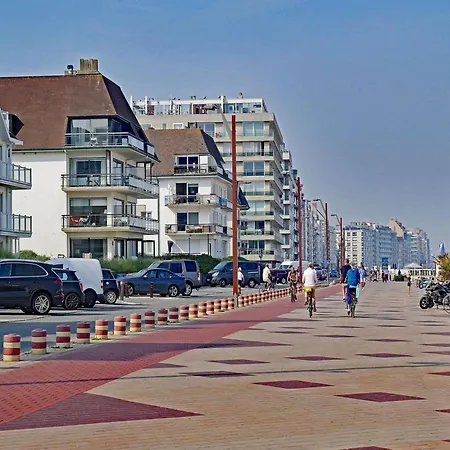 아파트 In Het Zoute Near The *